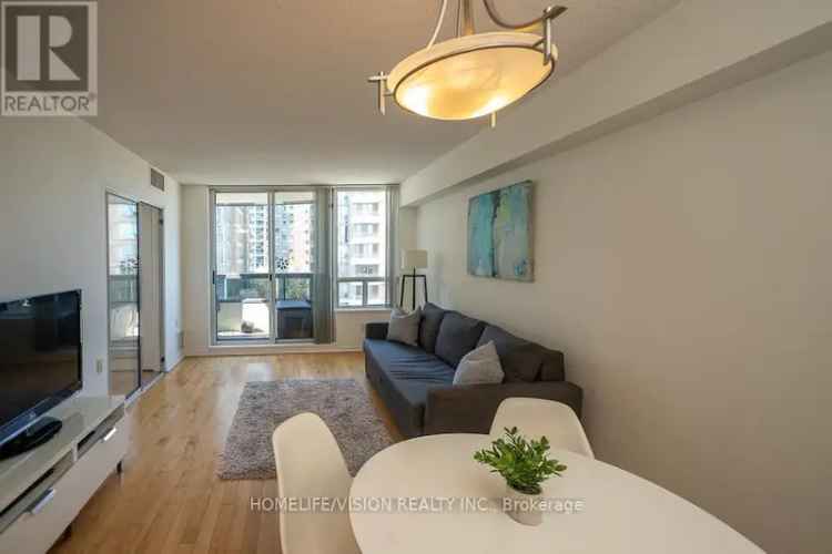 Menkes Luxurious Chicago Residence 1 Bed + Den