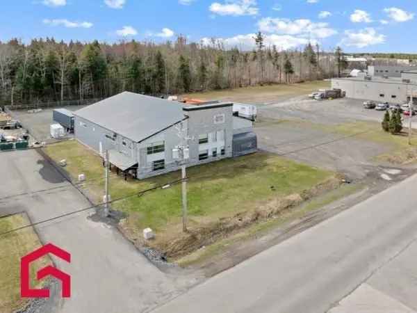 Commercial Building Office for Sale Lanaudiere Large Garage