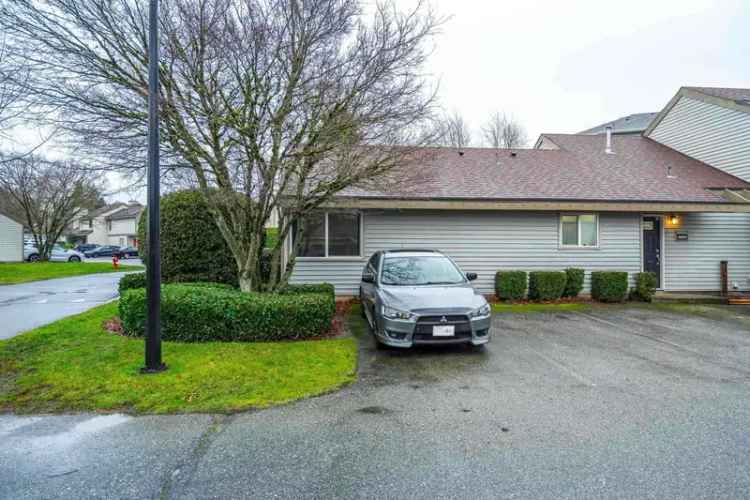 A $699,900.00 Townhouse with 3 bedrooms in Cloverdale BC, Cloverdale