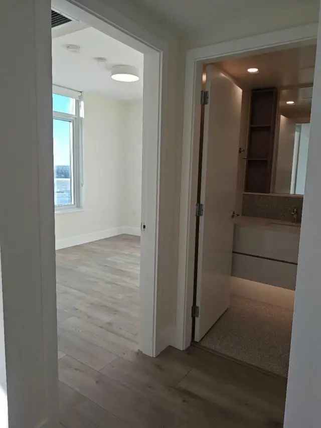 Surrey City Centre Condo Apartment for Rent