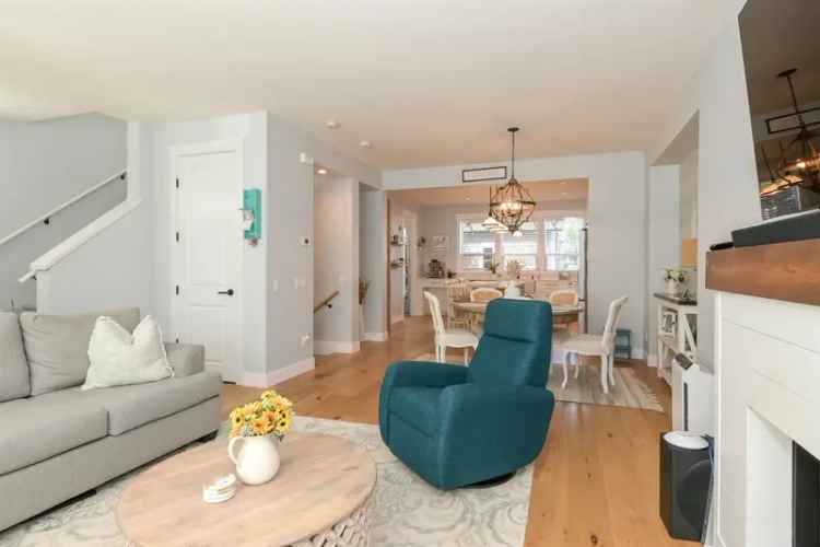 4 Bedroom Home in Clayton Cloverdale near Skytrain