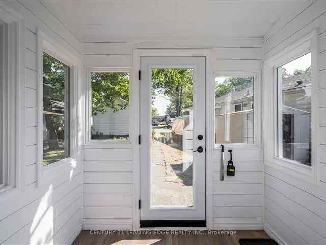 Waterfront Cottage on Nottawasaga River Near Wasaga Beach