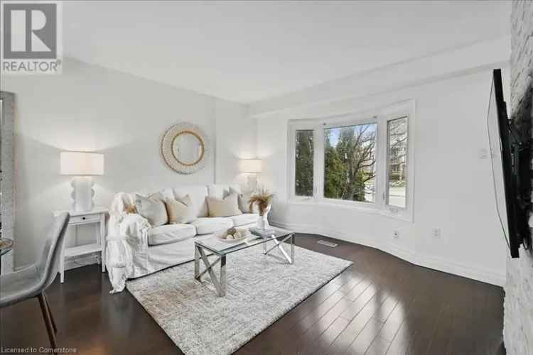 3 Bed Townhouse Oak Park 25 Baths Parking Updated