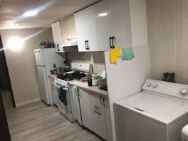 Room for rent near Northgate Mall furnished with utilities included