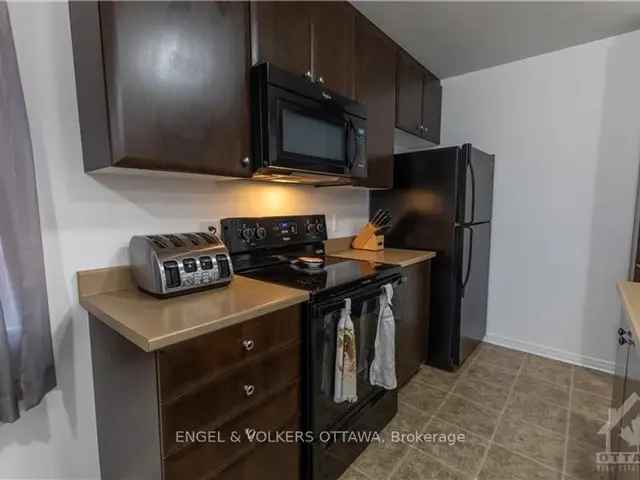 Stonebridge Condo 2 Beds End Unit Freshly Painted