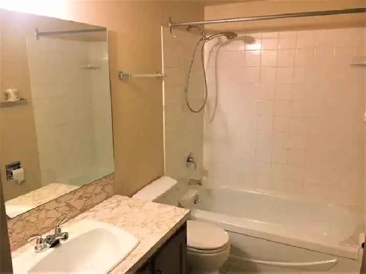 2 Bed Kensington Apartment near LRT SAIT Downtown
