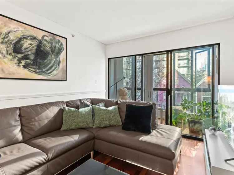 Yaletown Condo for Sale 3 Bed 2 Bath 990 Sqft Robinson Tower