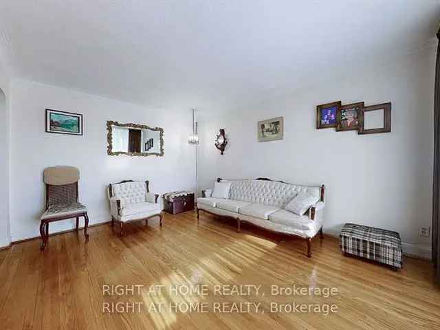 House For Sale in 70, Forthbridge Crescent, Toronto, Ontario