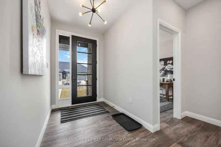 3 Bedroom Townhouse Near Windcliff Beach No Condo Fees