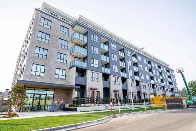 A $599,900.00 Apartment/Condo with 2 bedrooms in Fleetwood Tynehead, Surrey