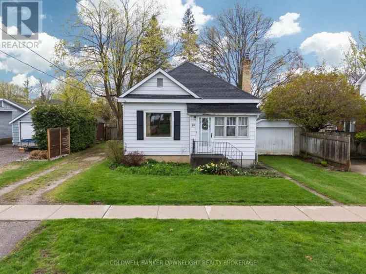 Charming 2-Bedroom Bungalow with Fenced Backyard and Garage