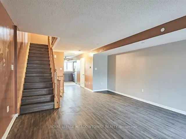 4 Bedroom Townhouse in Oshawa Near Durham College and UOIT