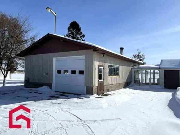 Spacious Split Level Home for Sale in Mont

regie