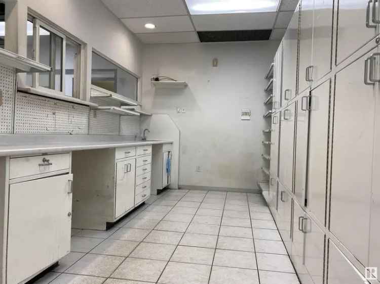 Retail For Sale in Medicine Hat, Alberta