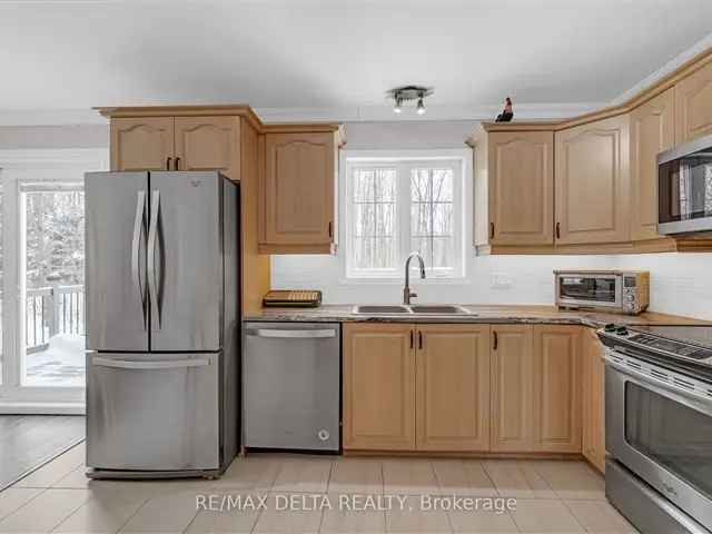 3-Bedroom 2-Storey Home in Rockland: Peaceful Living with City Convenience