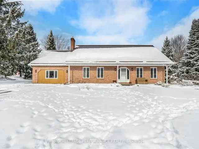 Embrun Bungalow: 3 Beds, 2 Baths, Finished Basement, Bonus Room