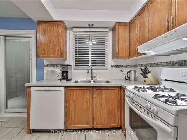 Family Home in Bristol-London - Gas Fireplace, Finished Basement