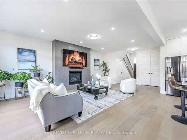 Modern Kilworth Home: 3 Beds, 2 Baths, Open Concept