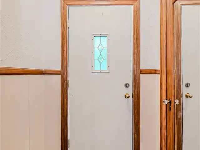 House For Sale in Burlington, Ontario