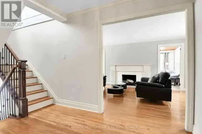 5-Bedroom Rockcliffe Park Home - Elegant & Modern