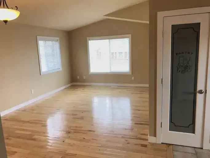 Rent Spacious Three Bedroom Suite in Edmonton with Garage