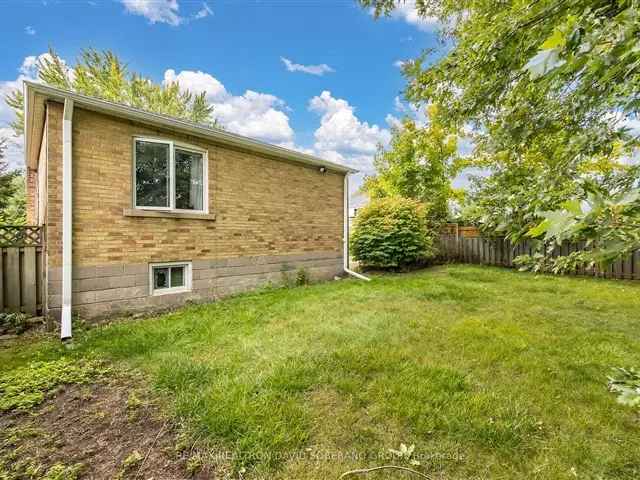 Renovated Bungalow 3+2 Beds 3 Baths Large Lot Bathurst Manor