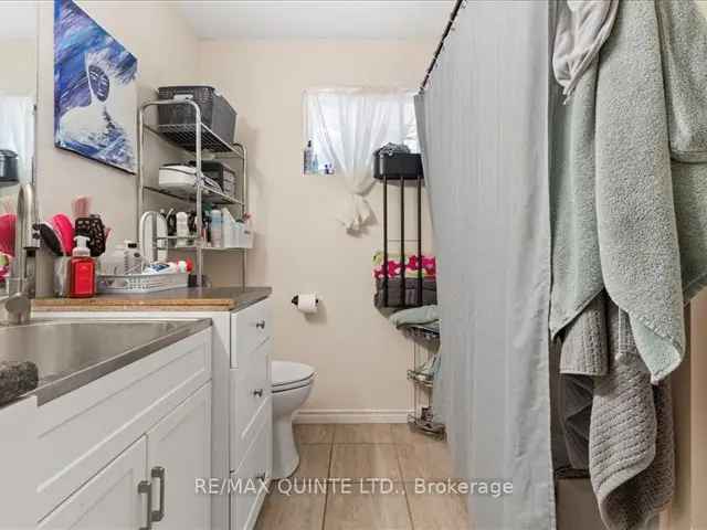 13 Colborne St Madoc: Duplex with Recent Upgrades