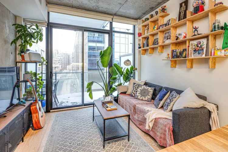 King West Toronto 1-Bedroom Condo  - Balcony, Downtown Living