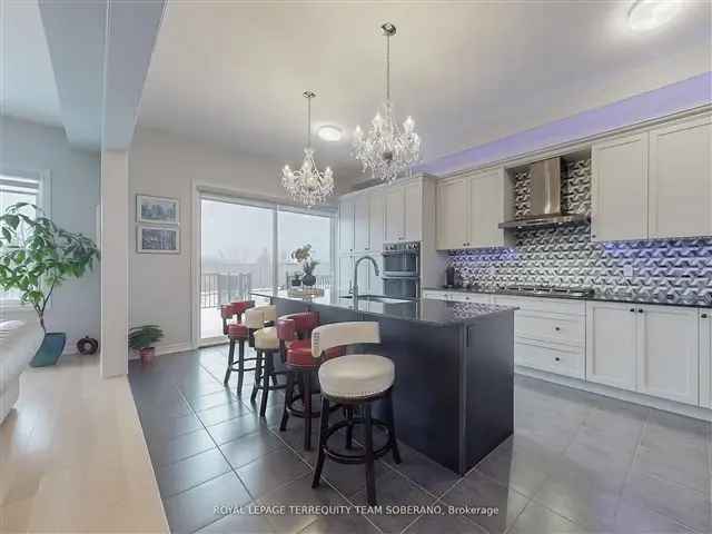 Luxury 4-Bed Detached Home in Aurora Estates