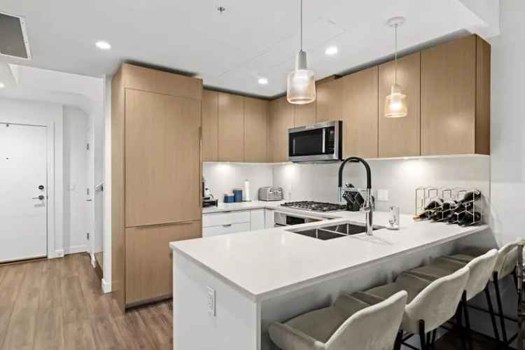 1 Bedroom Penthouse with Rooftop Terrace  Near Lonsdale