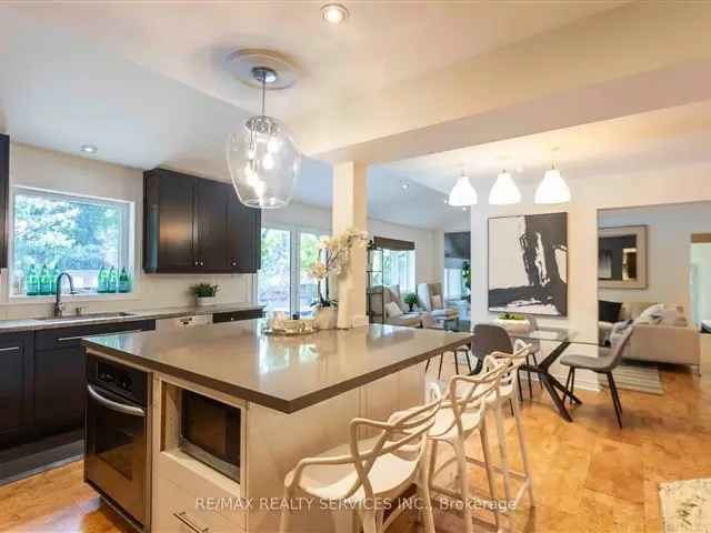 House For Sale in Oakville, Ontario