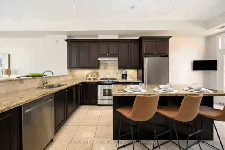 Townhouse For Sale in Oakville, Ontario