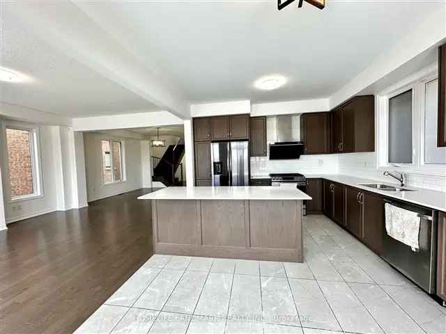 5 Bedroom Modern Home in Whitby Meadows Family Friendly Community