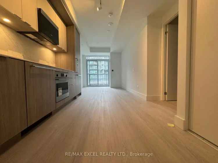 Brand New Studio Steps to Amenities Subway Go Train