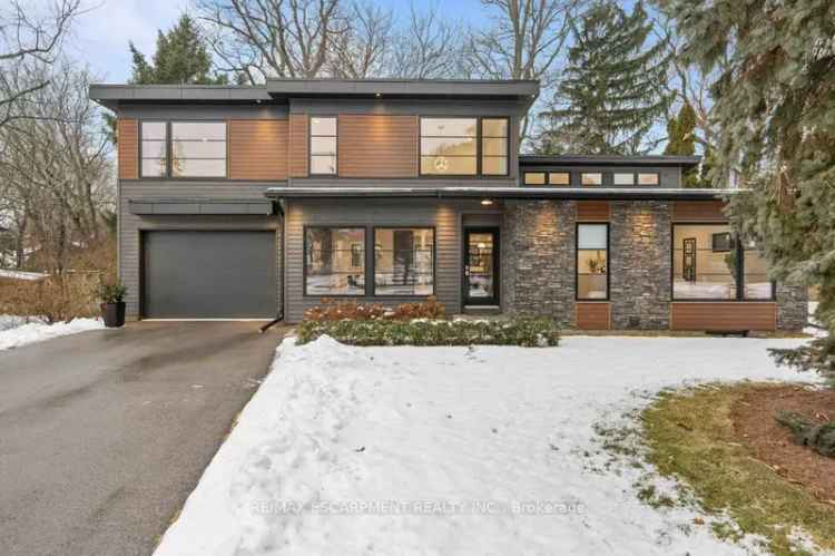 Modern South Aldershot Home: Prime Location, Stunning Features