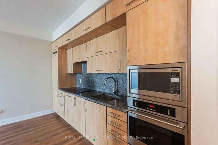 Rent luxury apartment in North York with modern features and clear view