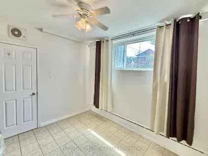 2-Bedroom Renovated Apartment in Toronto Near Subway and Park