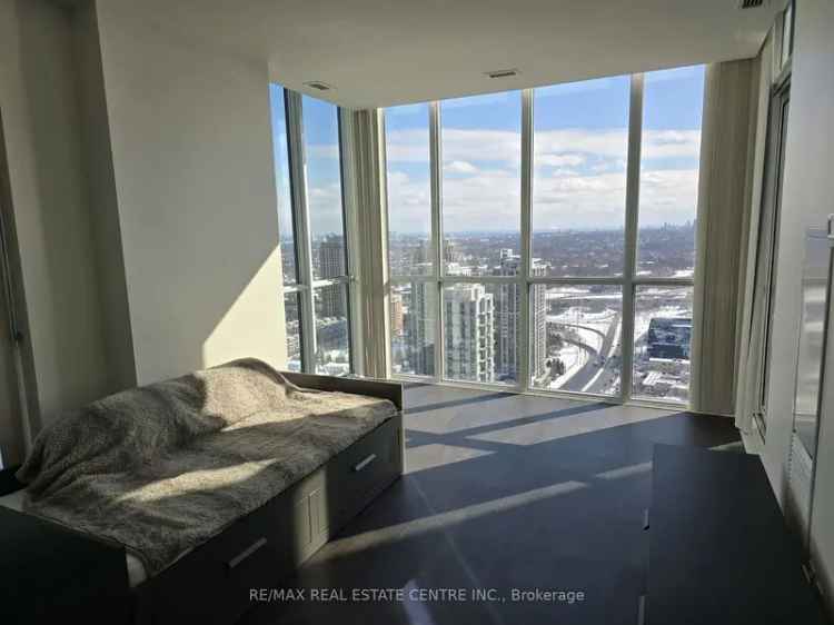 Luxury Penthouse Condo in Toronto with Stunning City Views