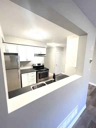 Rent Modern Townhouse in South Barrie with Two Bedrooms and Garage