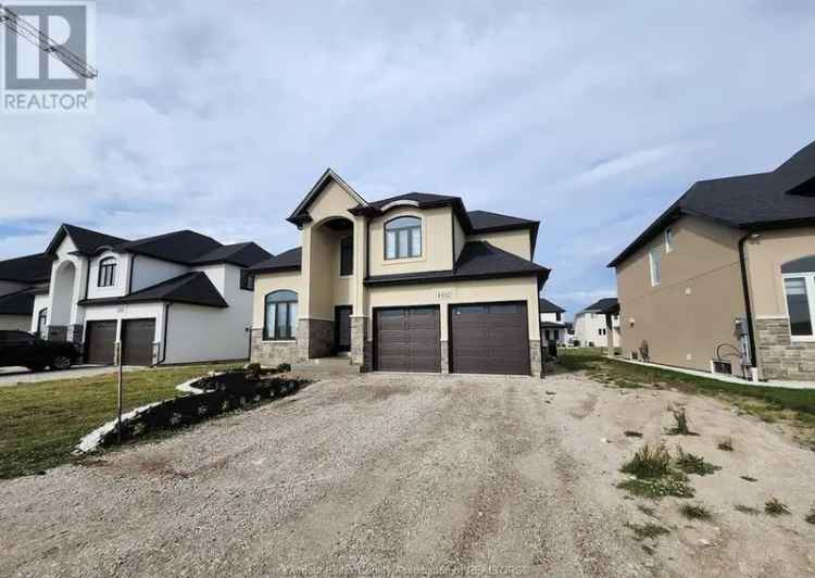 Luxury 4 2 Bedroom Home in Windsor with Finished Walkout Basement