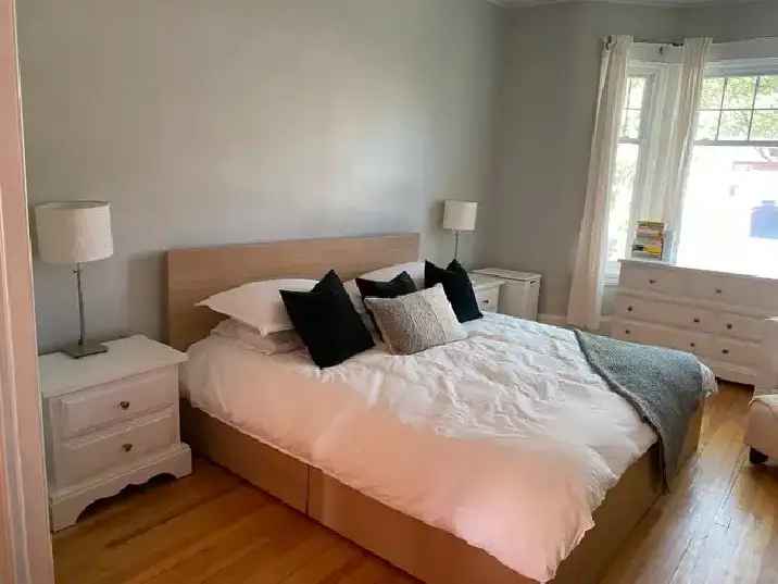 1bed den for rent in the GLEBE