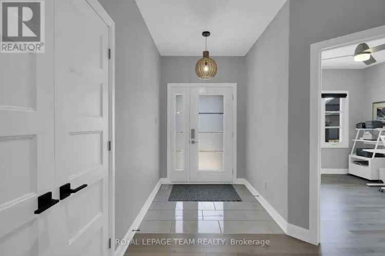Luxury 4-Bed Bungalow in Sunset Flats Russell