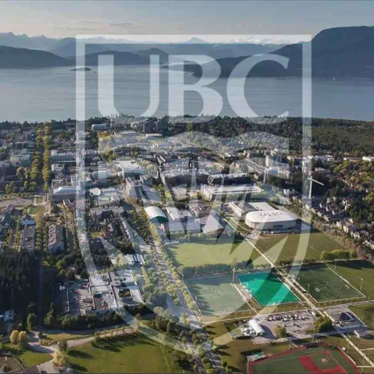 13-Bedroom House near UBC - Family Home with Jacuzzi