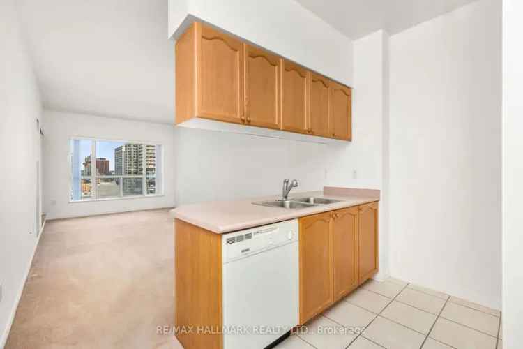 Downtown Condo near U of T Hospitals Queen's Park