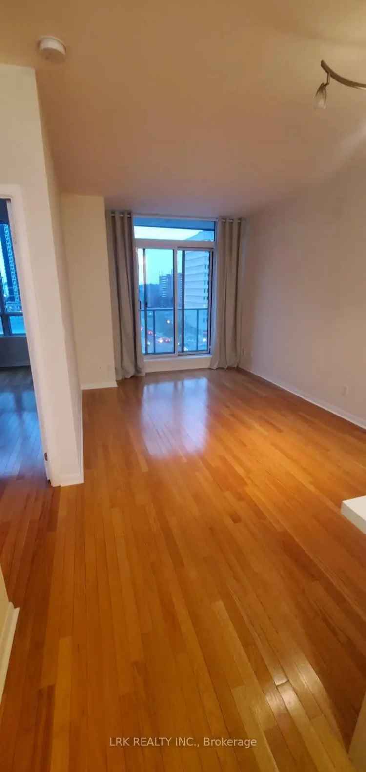 Rent Condo in Etobicoke Kingsway with Modern Features