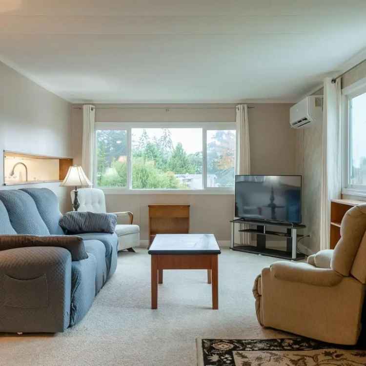 Double Wide Mobile Home for Sale in South Nanaimo with Spacious Layout