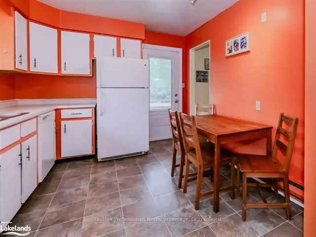 Spacious 3-Bedroom Side Split Home in Quiet Neighborhood