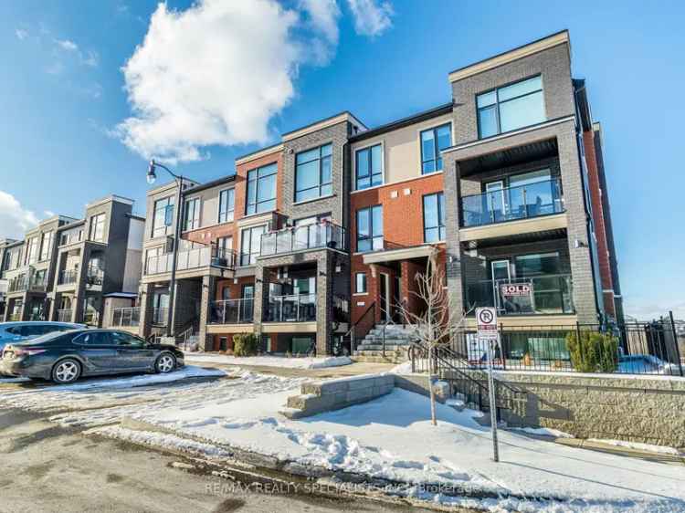 2-Bedroom Townhome Near Mt Pleasant GO Station