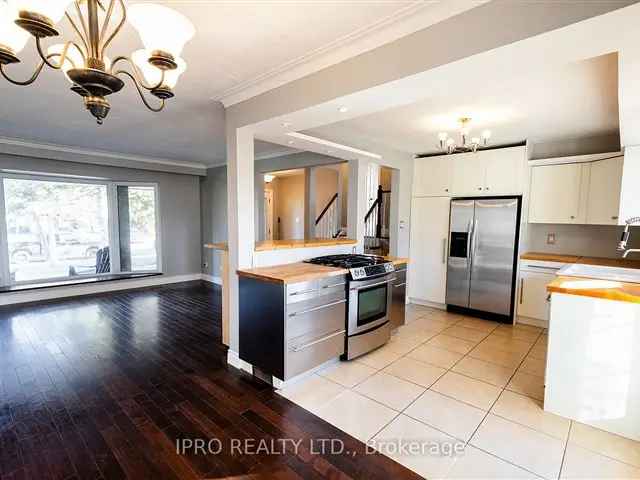 Oakville 3 Bedroom Family Home Near Top Schools