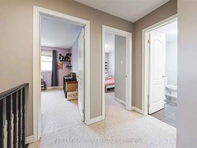 Townhouse For Sale in 65, Glendarling Crescent, Hamilton, Ontario